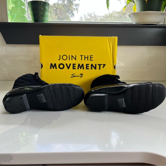 SEVEN7 Wool Goose Quilted Lace Up Women’s Sz 7 Black Boot Booties - Picture 10 of 13